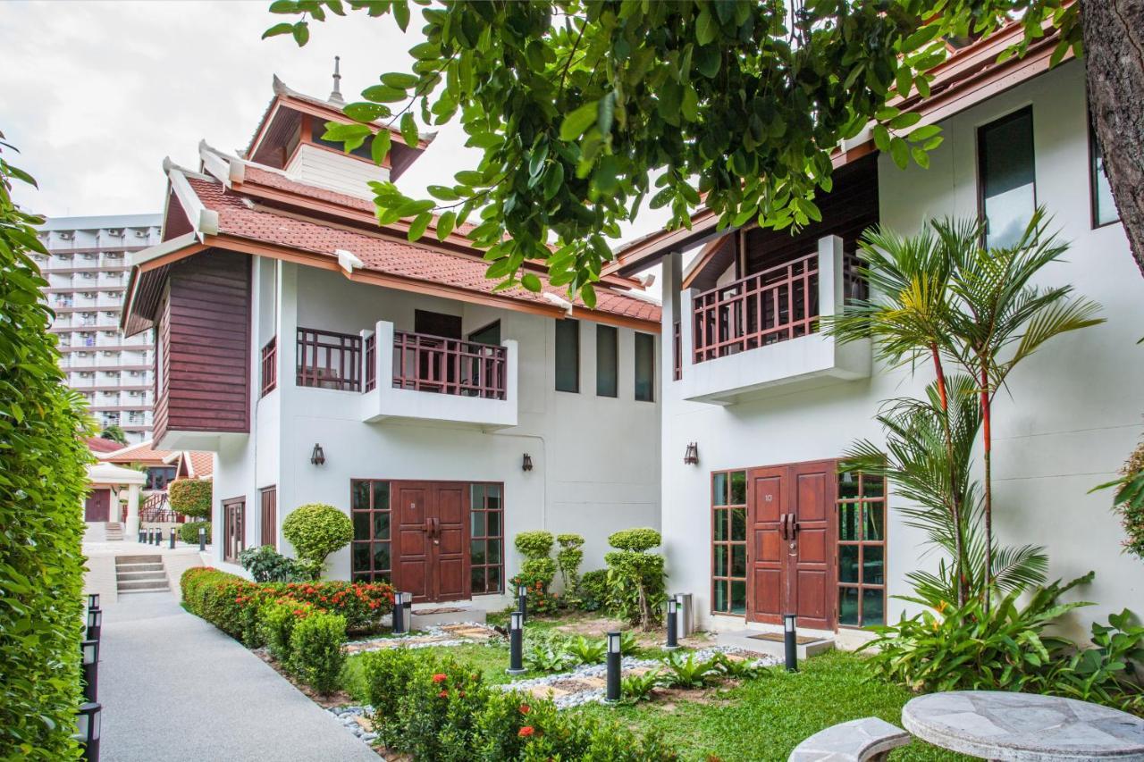 Achawalai Hotel Jomtien Beach Exterior photo