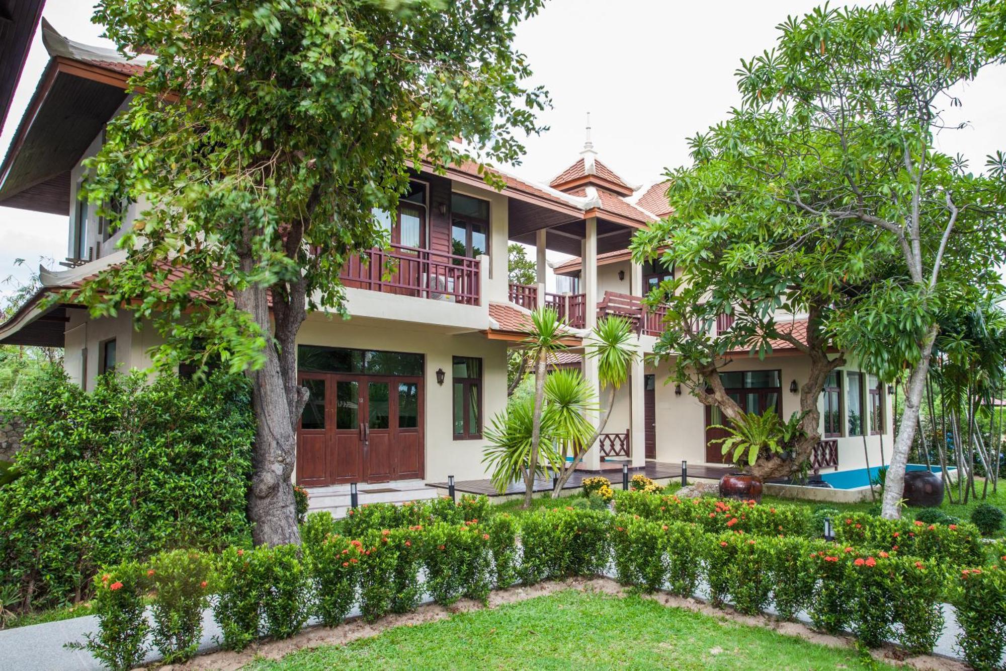 Achawalai Hotel Jomtien Beach Exterior photo